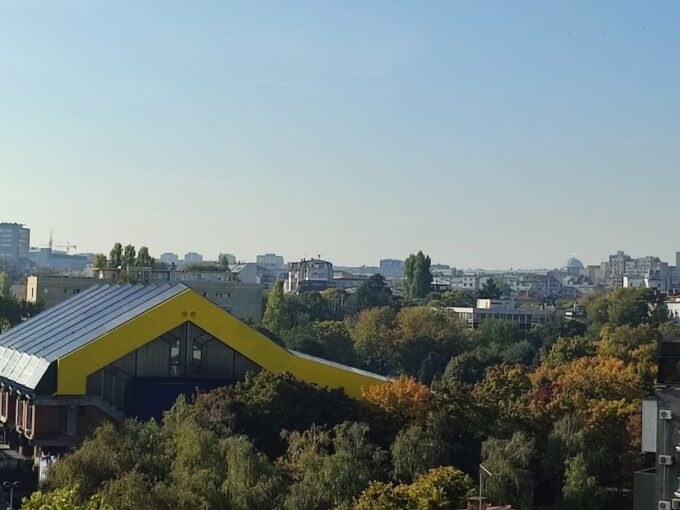 Trosoban stan u centru Beograda, pogled na halu Pionir